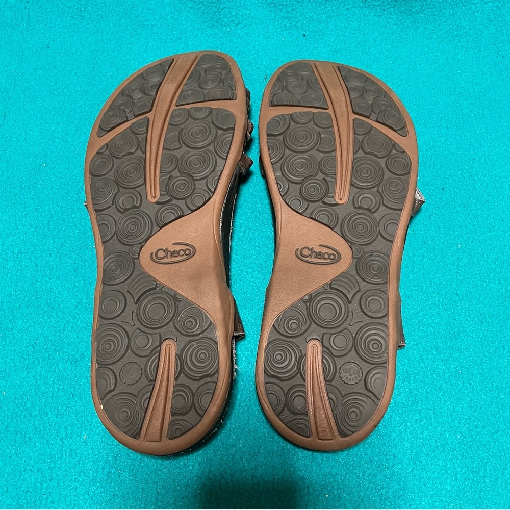 Chaco Leather Sandals with Criss-Cross Straps and Toe Strap Sz 10 - Picture 9 of 10